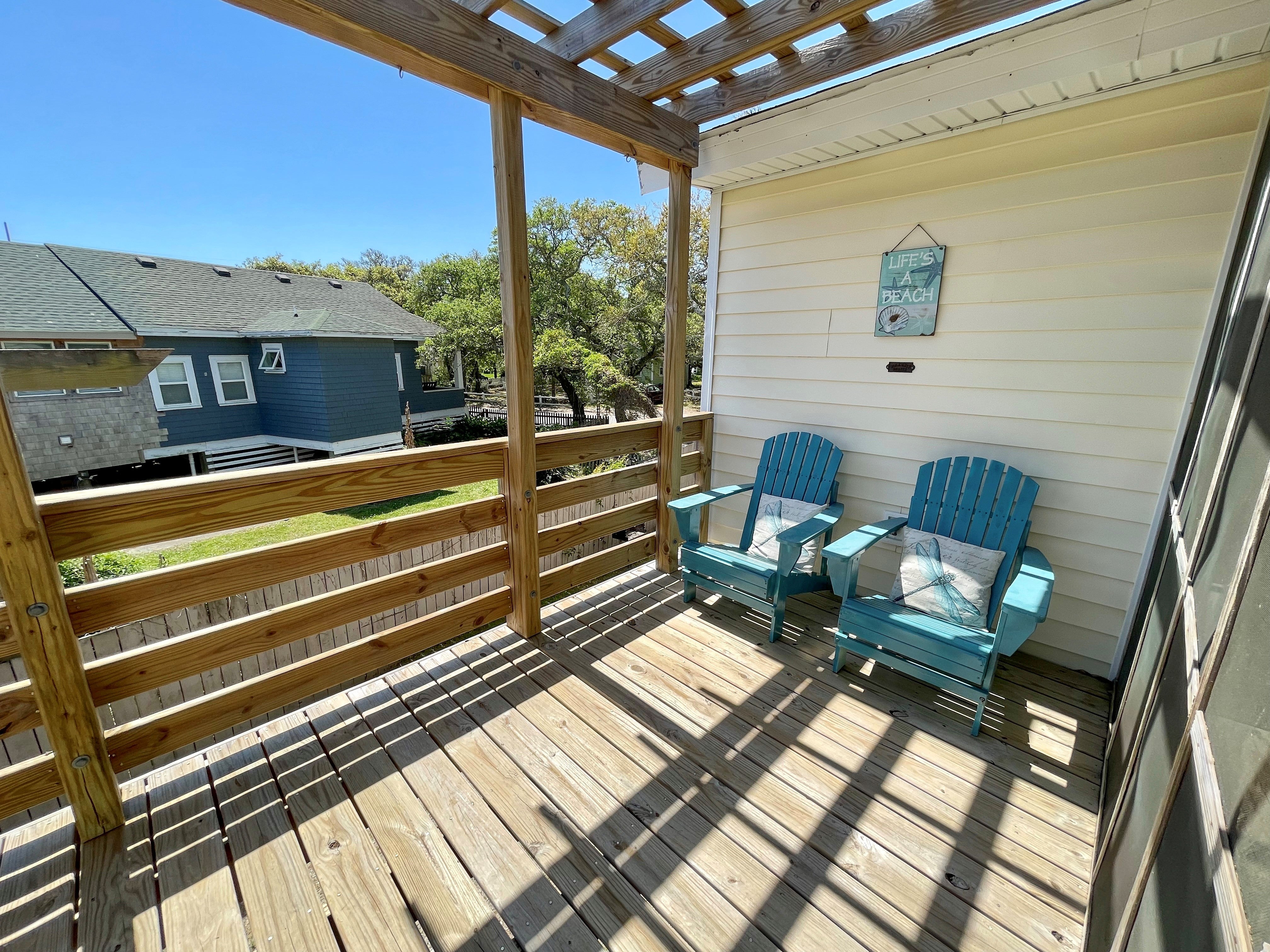 Side Deck with Screened Porch Entry