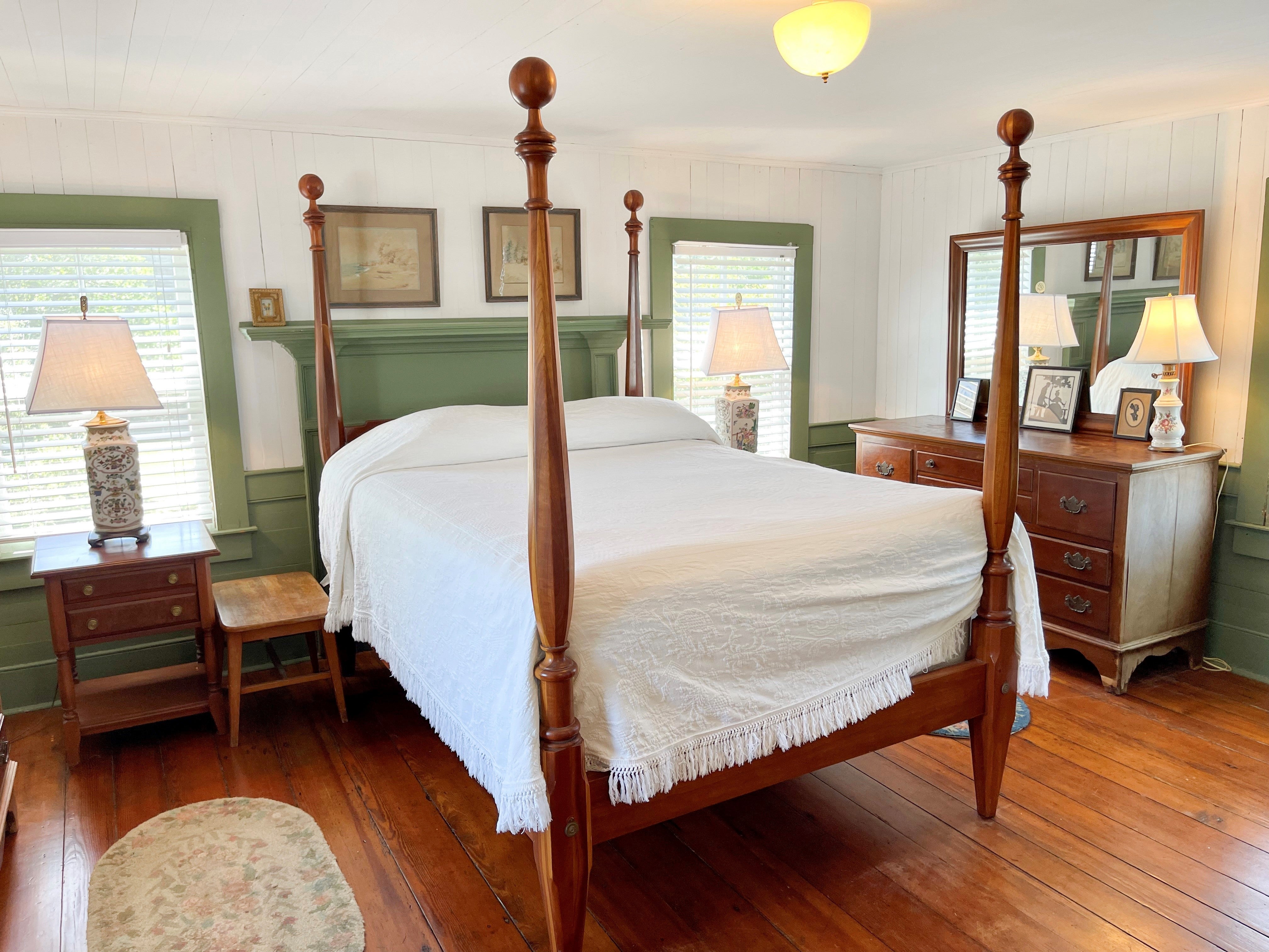 Queen Bed, Second Floor with Access to Jack and Jill Bath