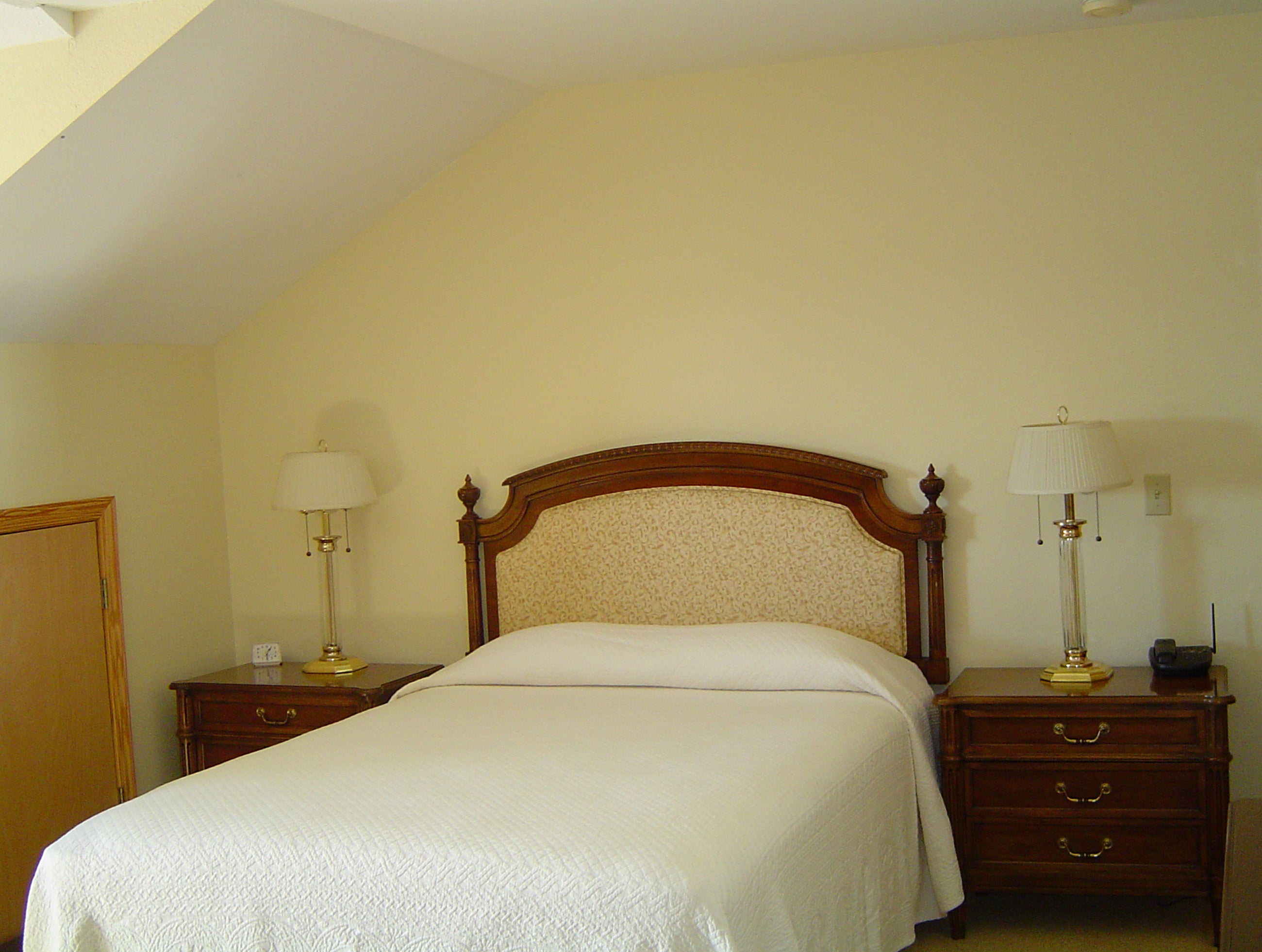Master Bedroom with Queen Bed, Deck Access