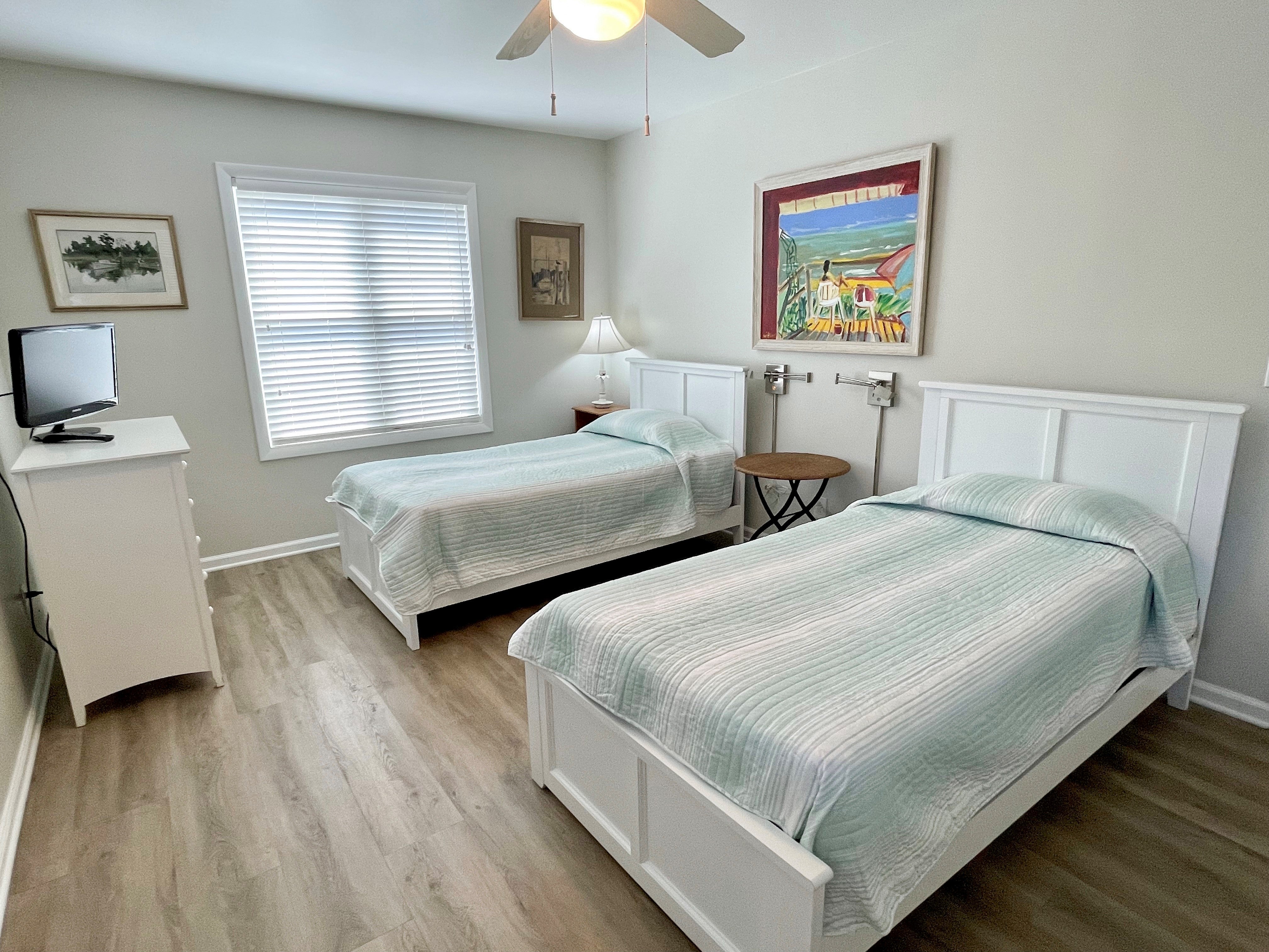 Two Twin Beds with TV, First Floor