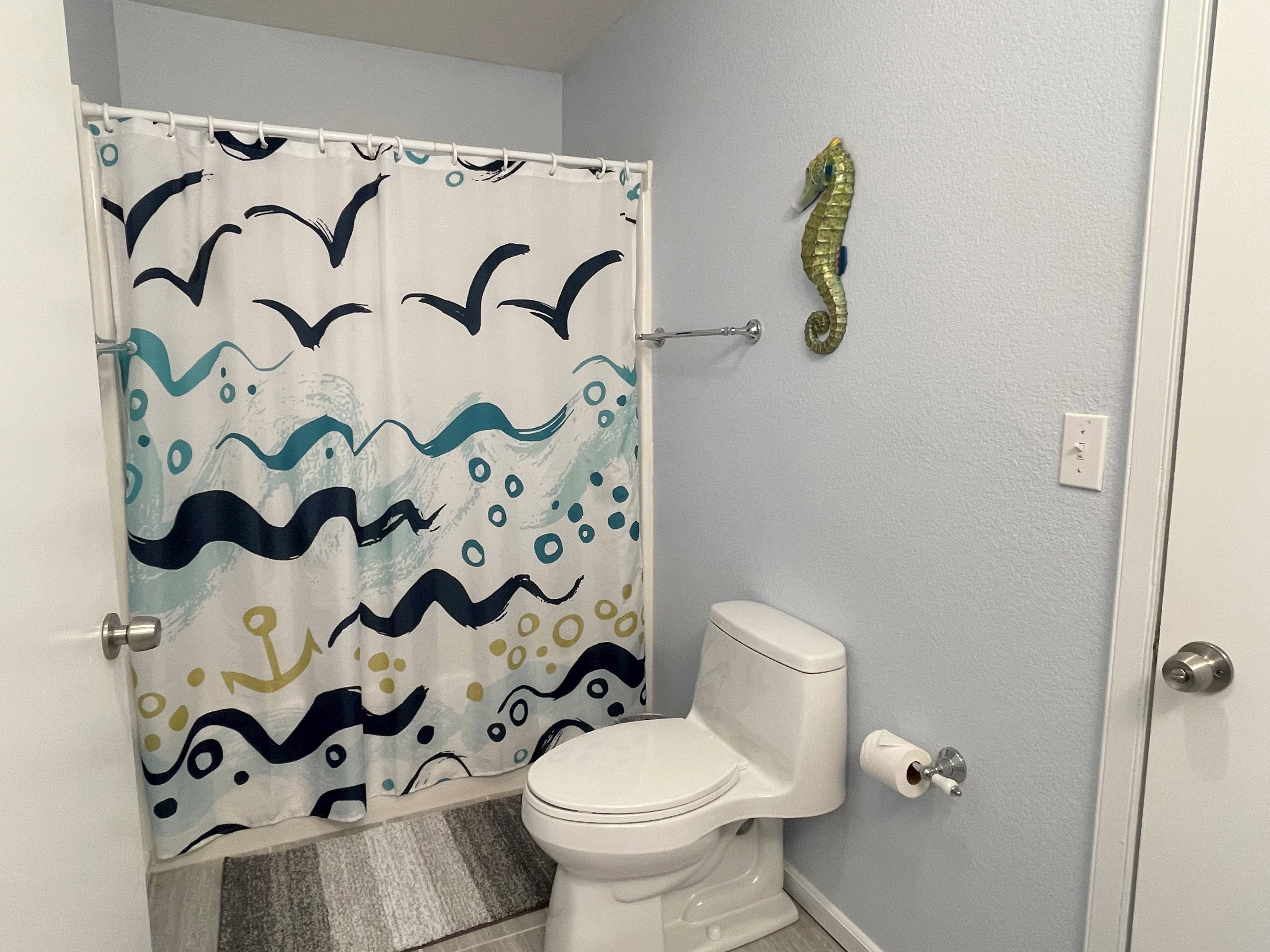 Shared Full Bath with Tub/Shower, Second Floor