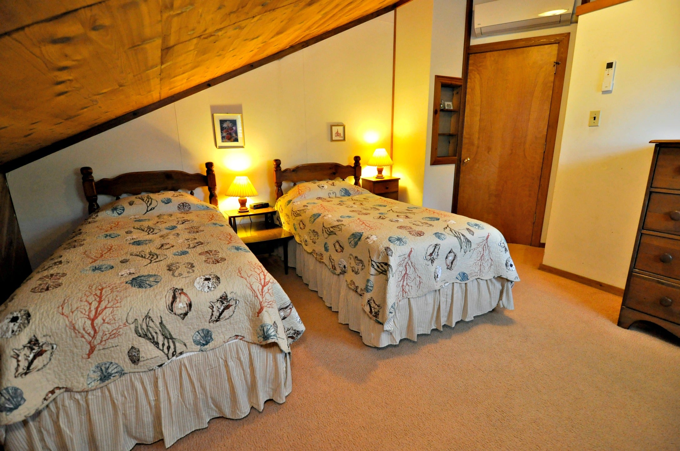 2 Twin Beds with TV, Second Floor